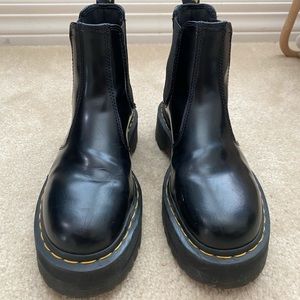 DR MARTEN- PLATFORM CHELSEA BOOTS